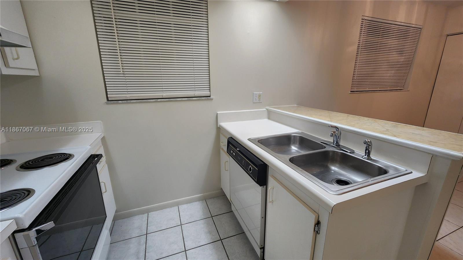 KEYS GATE CONDO NO FOUR - Residential