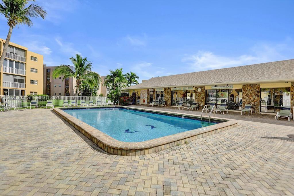 MEADOWBROOK LAKES CONDO - Residential