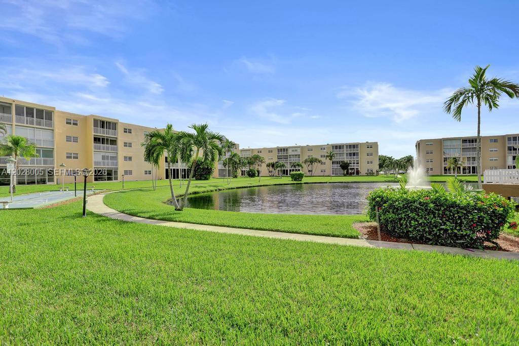 MEADOWBROOK LAKES CONDO - Residential