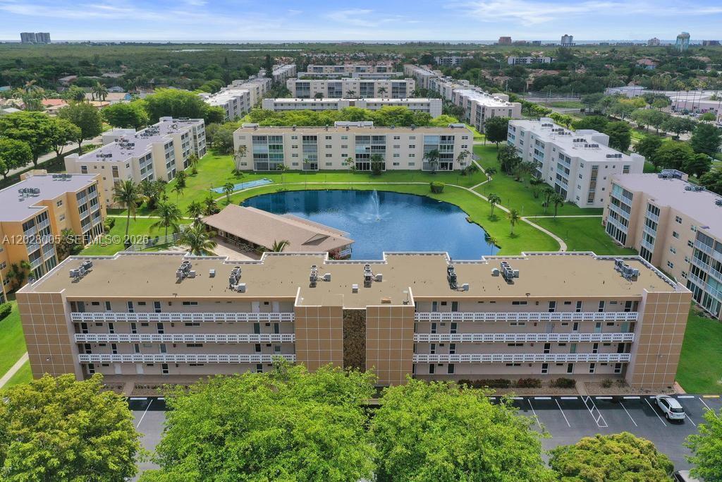 MEADOWBROOK LAKES CONDO - Residential