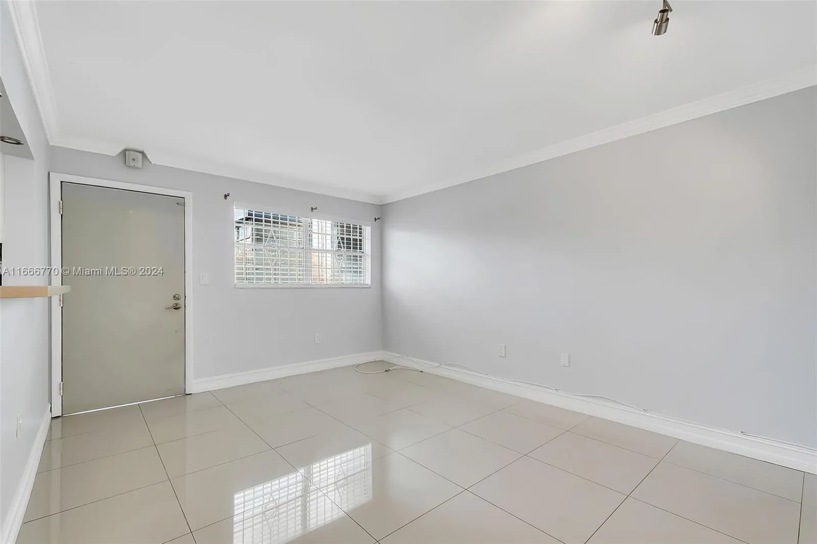 Miami, Florida 33145, United States, 1 Bedroom Bedrooms, ,1 BathroomBathrooms,Residential,Active,41936
