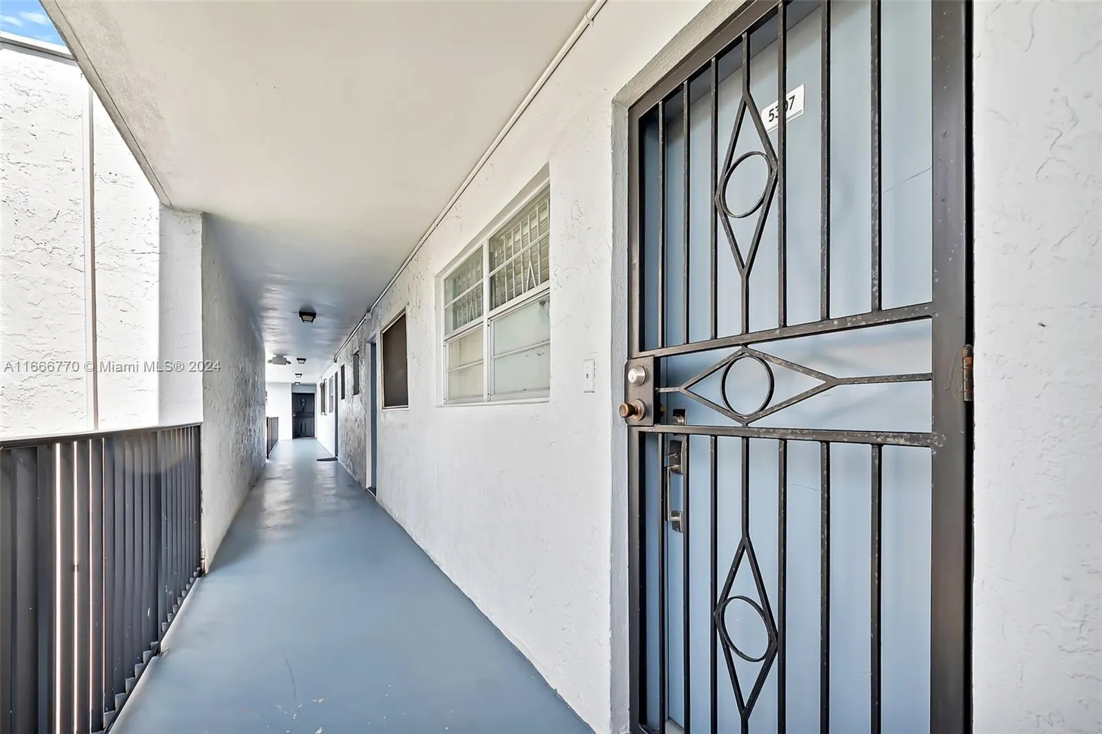 Miami, Florida 33145, United States, 1 Bedroom Bedrooms, ,1 BathroomBathrooms,Residential,Active,41936