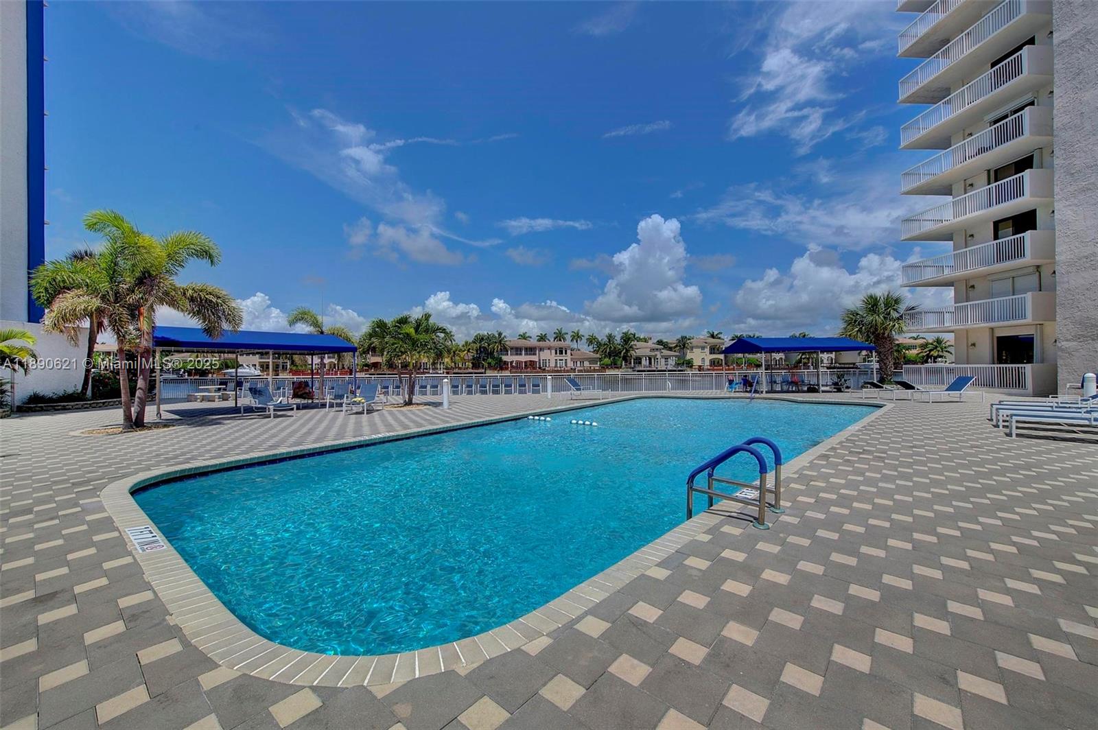 ALLINGTON TOWERS CONDO - Residential