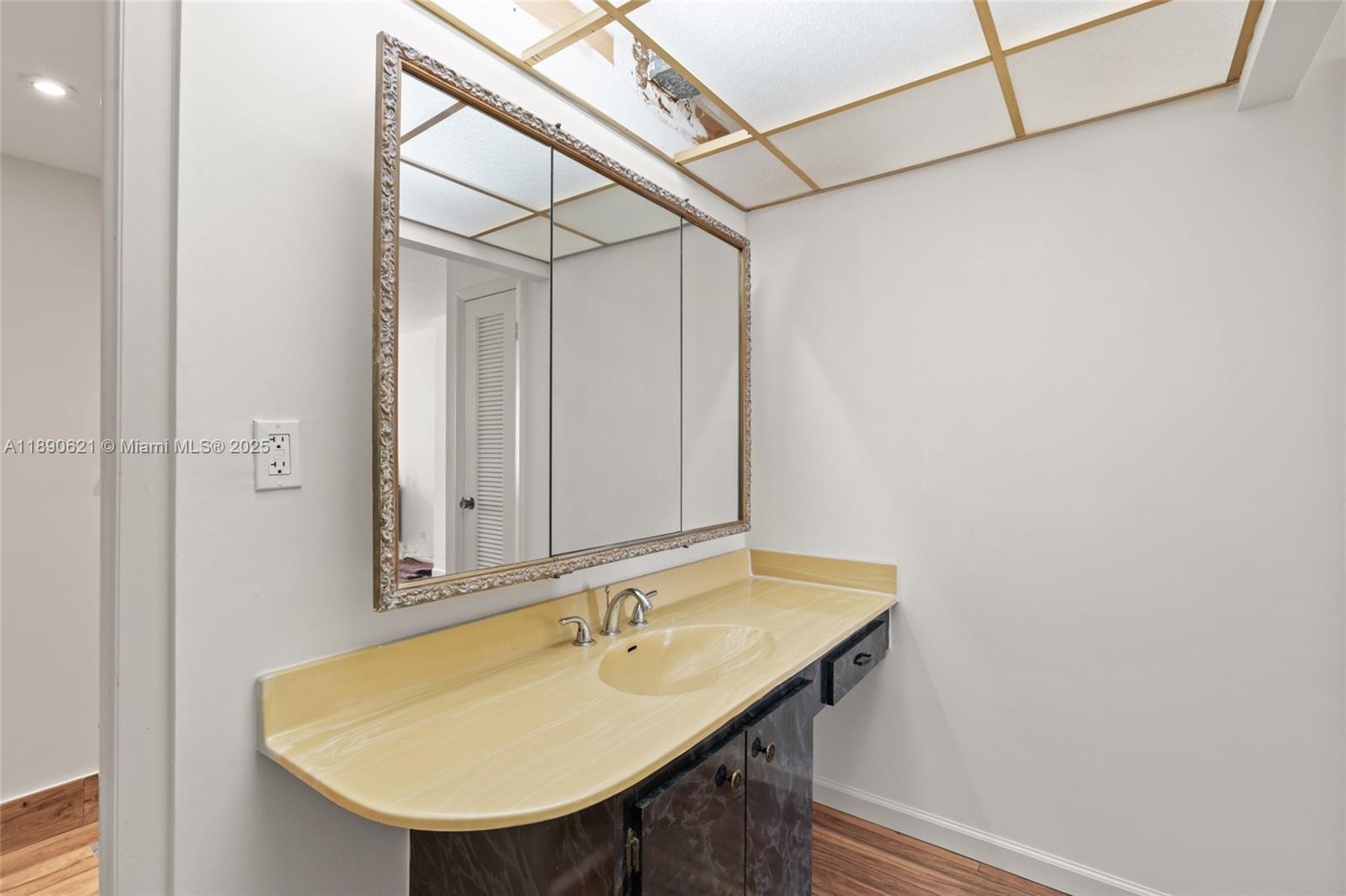 ALLINGTON TOWERS CONDO - Residential