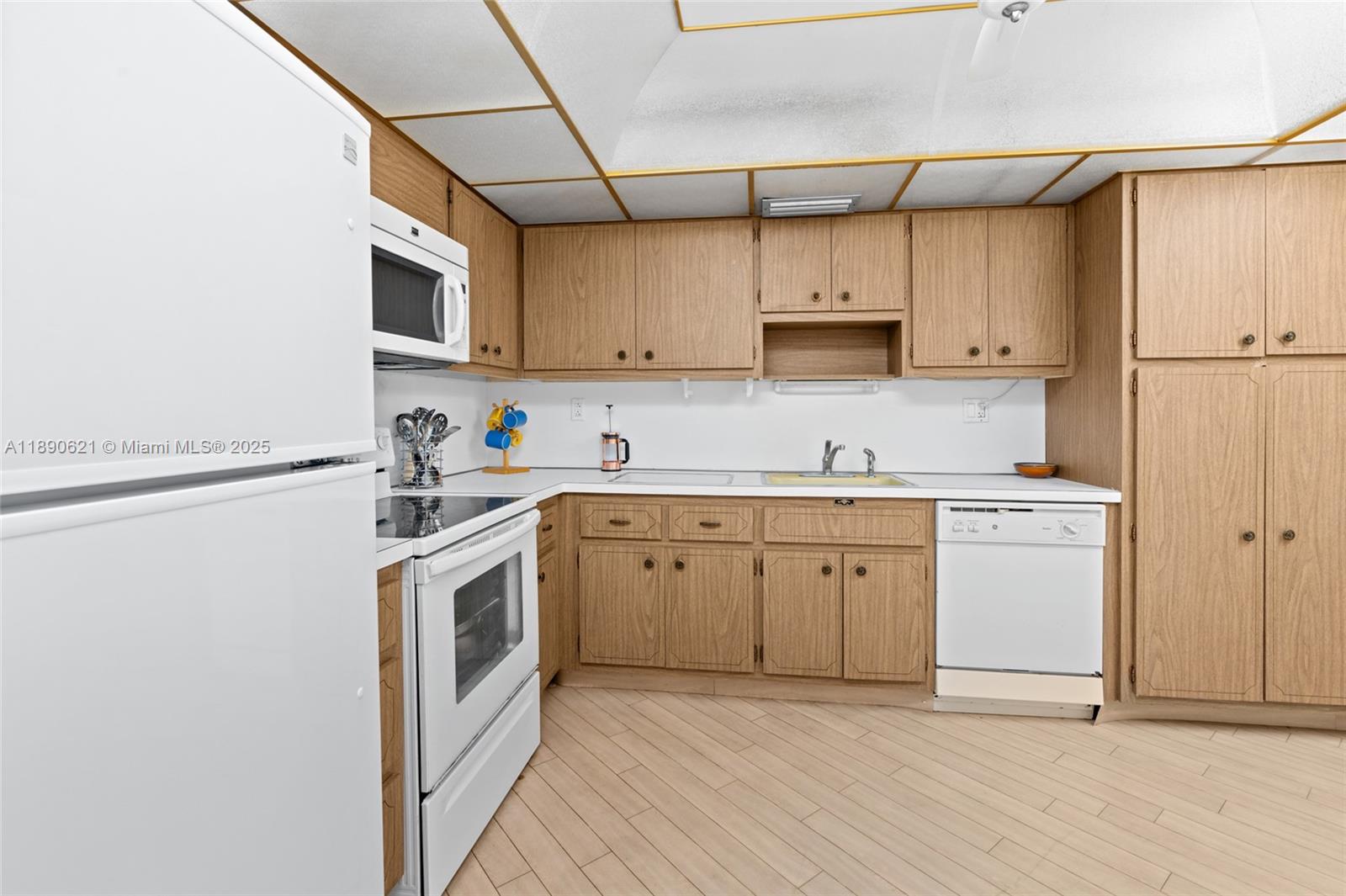 ALLINGTON TOWERS CONDO - Residential
