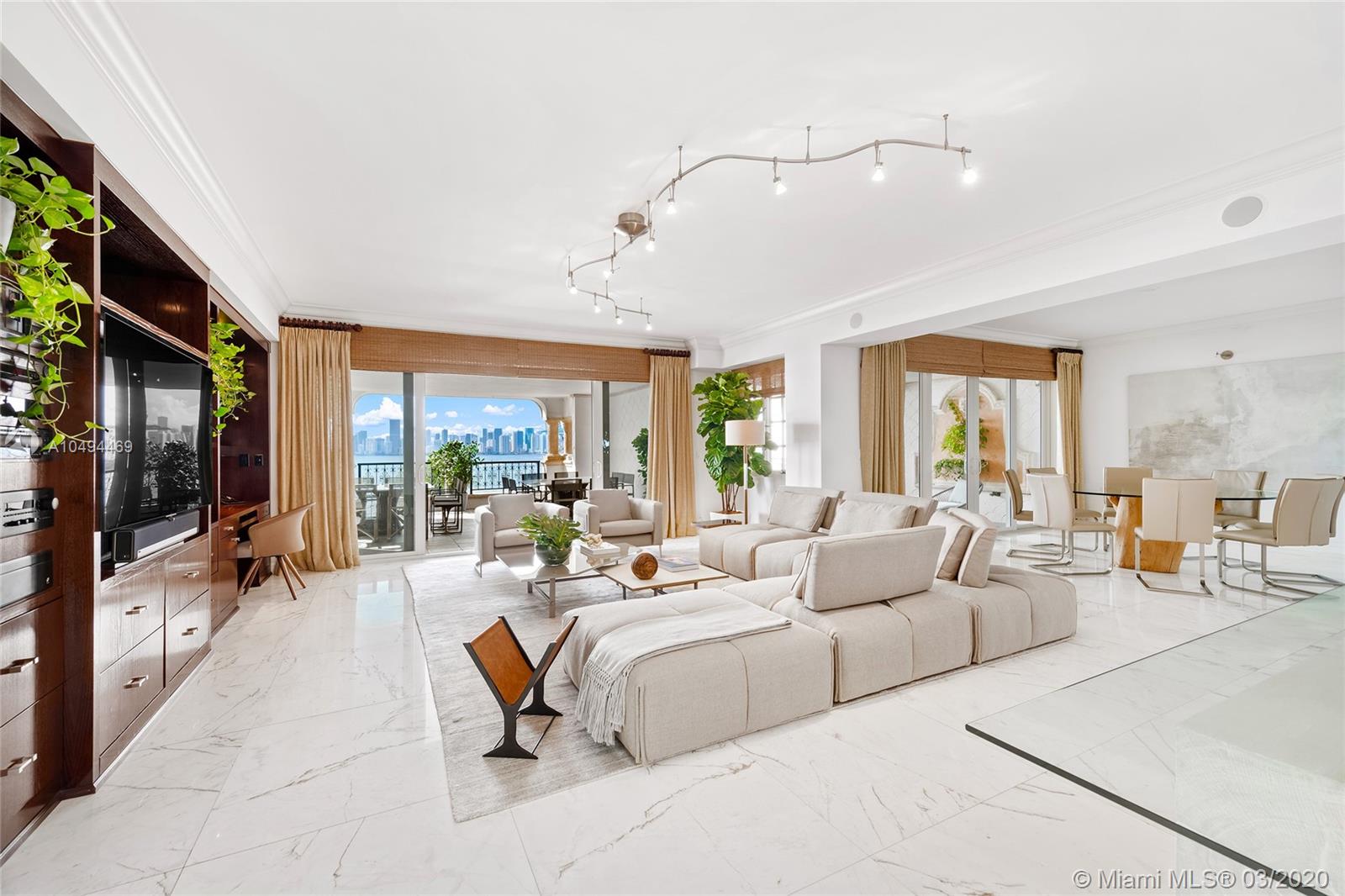FISHER ISLAND - Residential
