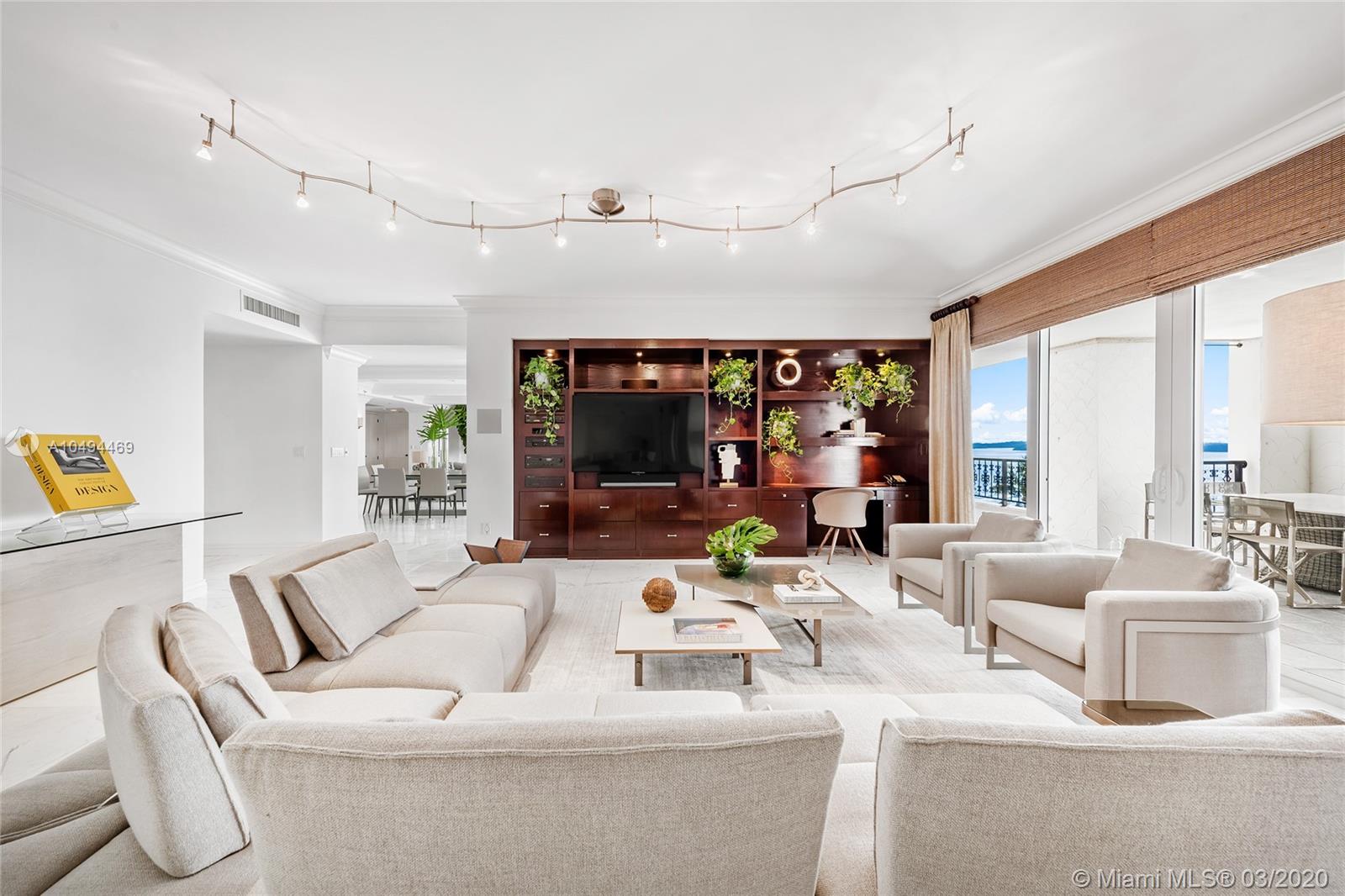 FISHER ISLAND - Residential