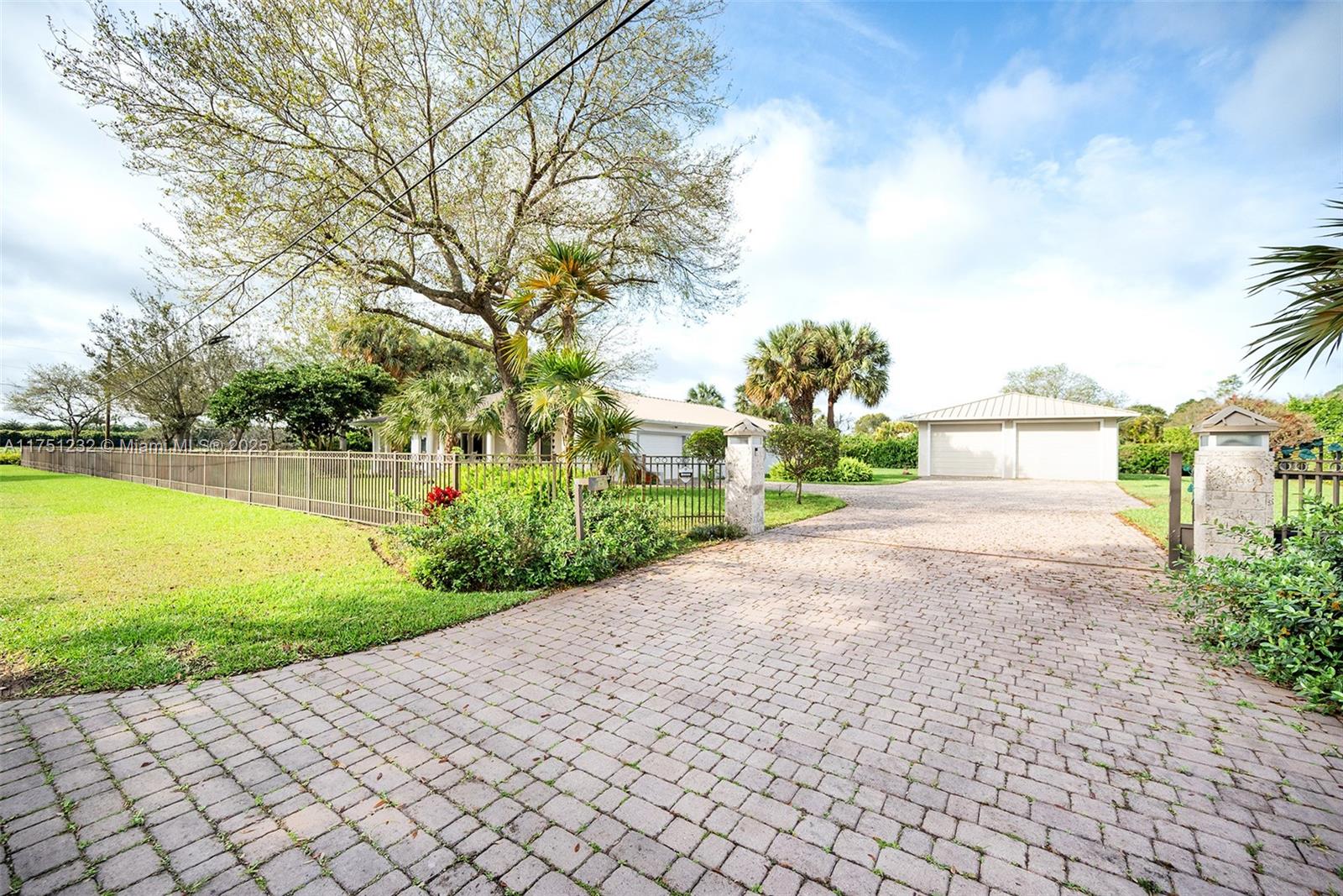 31160 Sw 195th Ave, Miami, Broward County, Florida - 4 Bedrooms  
3 Bathrooms - 