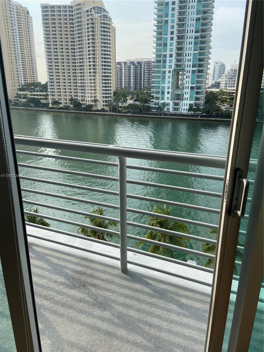 Photo 10 of 20 of listing a4a9dd37-ce77-4e47-aedf-52db9fa6bad9 condo