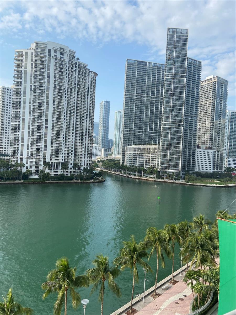 Photo 13 of 20 of listing a4a9dd37-ce77-4e47-aedf-52db9fa6bad9 condo