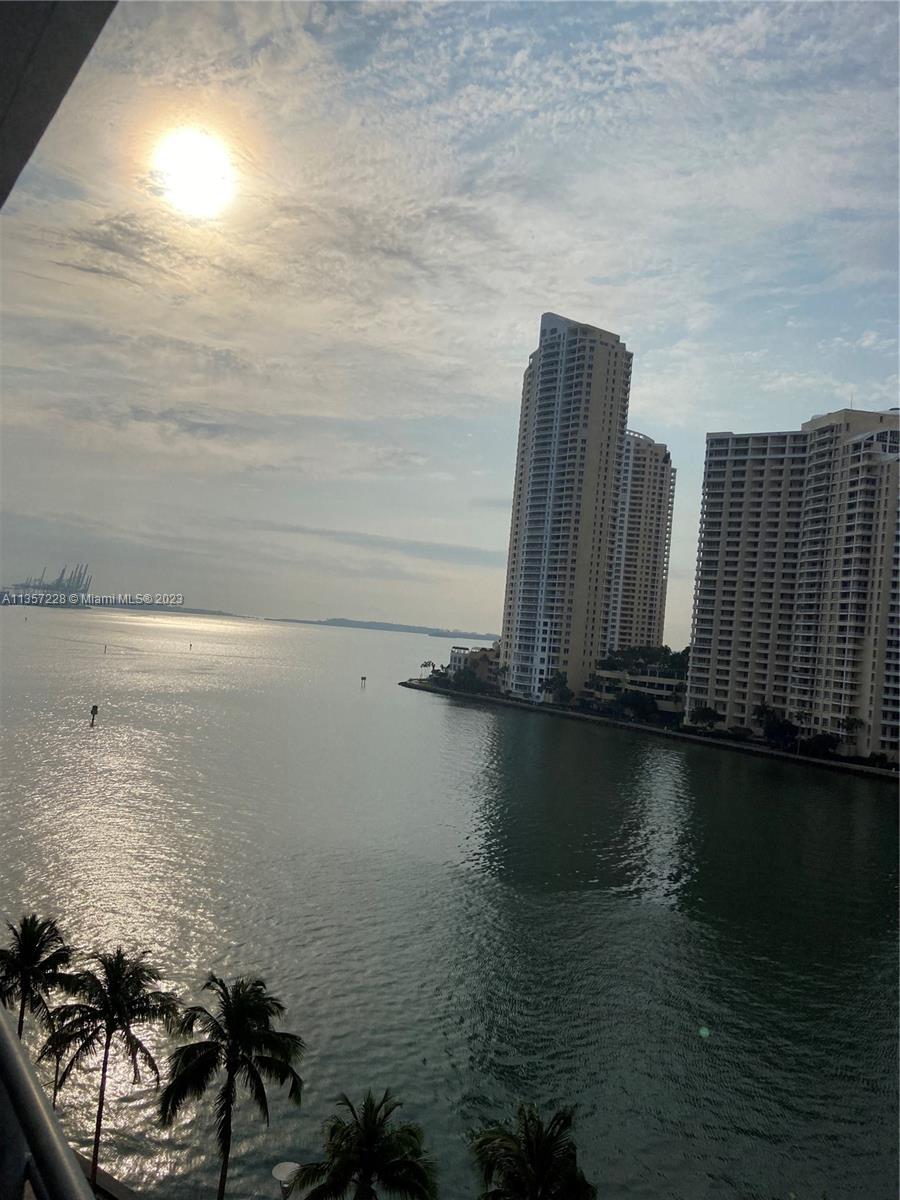 Photo 11 of 20 of listing a4a9dd37-ce77-4e47-aedf-52db9fa6bad9 condo
