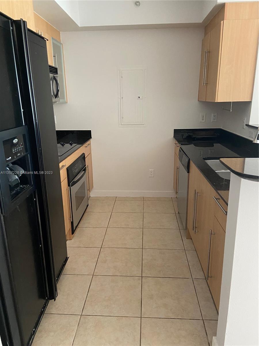 Photo 4 of 20 of listing a4a9dd37-ce77-4e47-aedf-52db9fa6bad9 condo