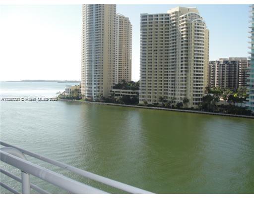 Photo 9 of 20 of listing a4a9dd37-ce77-4e47-aedf-52db9fa6bad9 condo