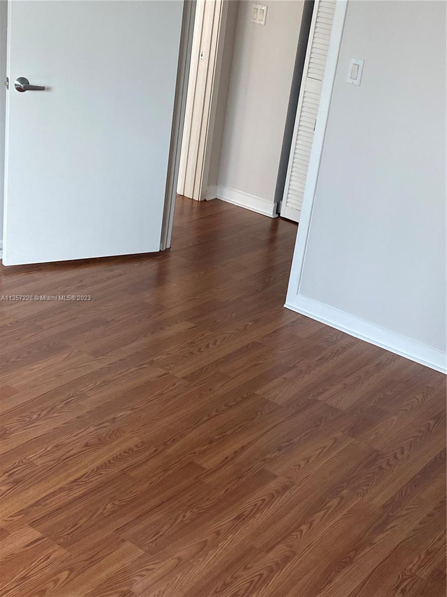 Photo 12 of 20 of listing a4a9dd37-ce77-4e47-aedf-52db9fa6bad9 condo