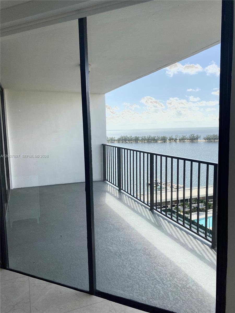 1901 Brickell Ave B2007