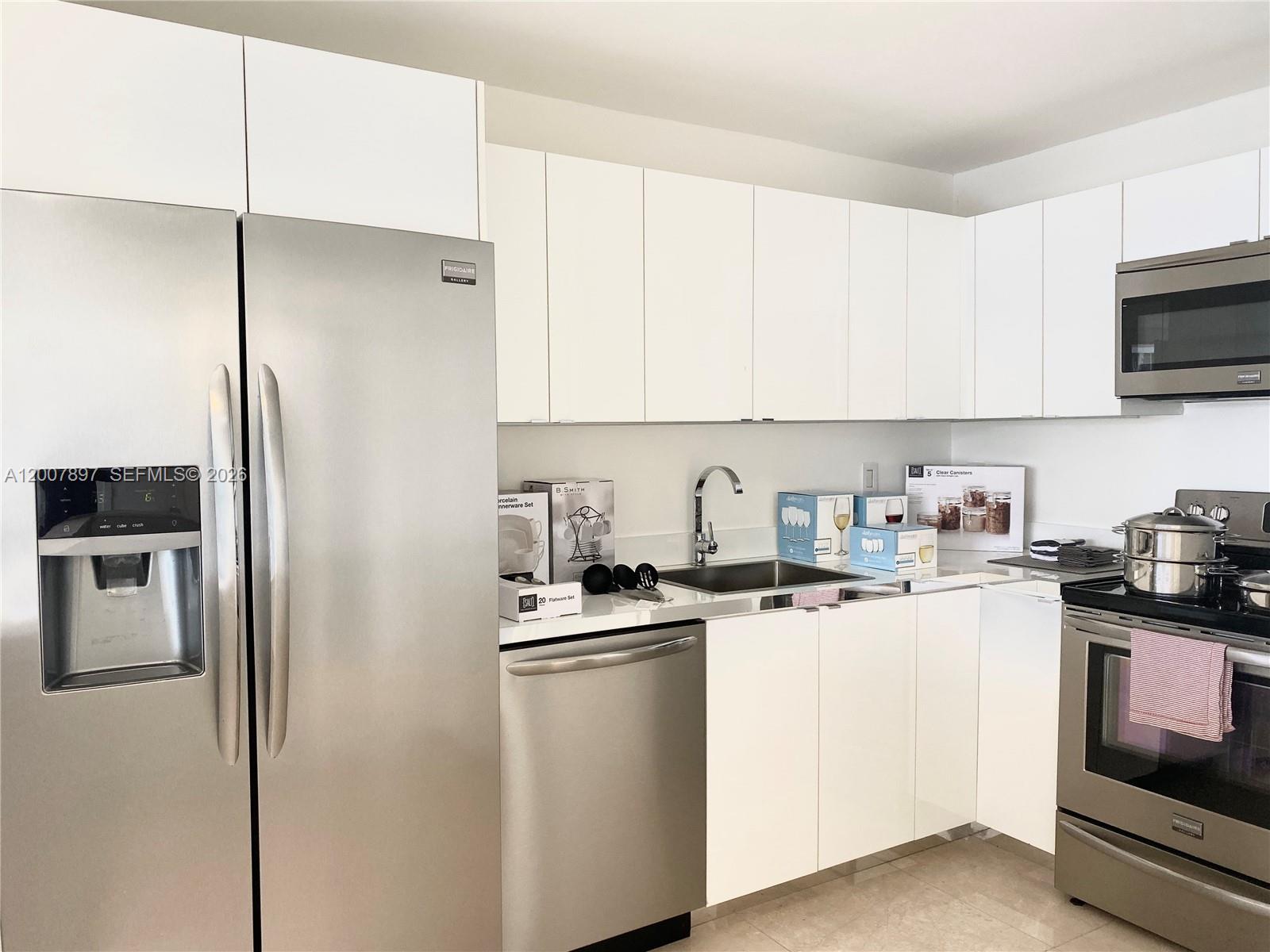 1901 Brickell Ave B2007