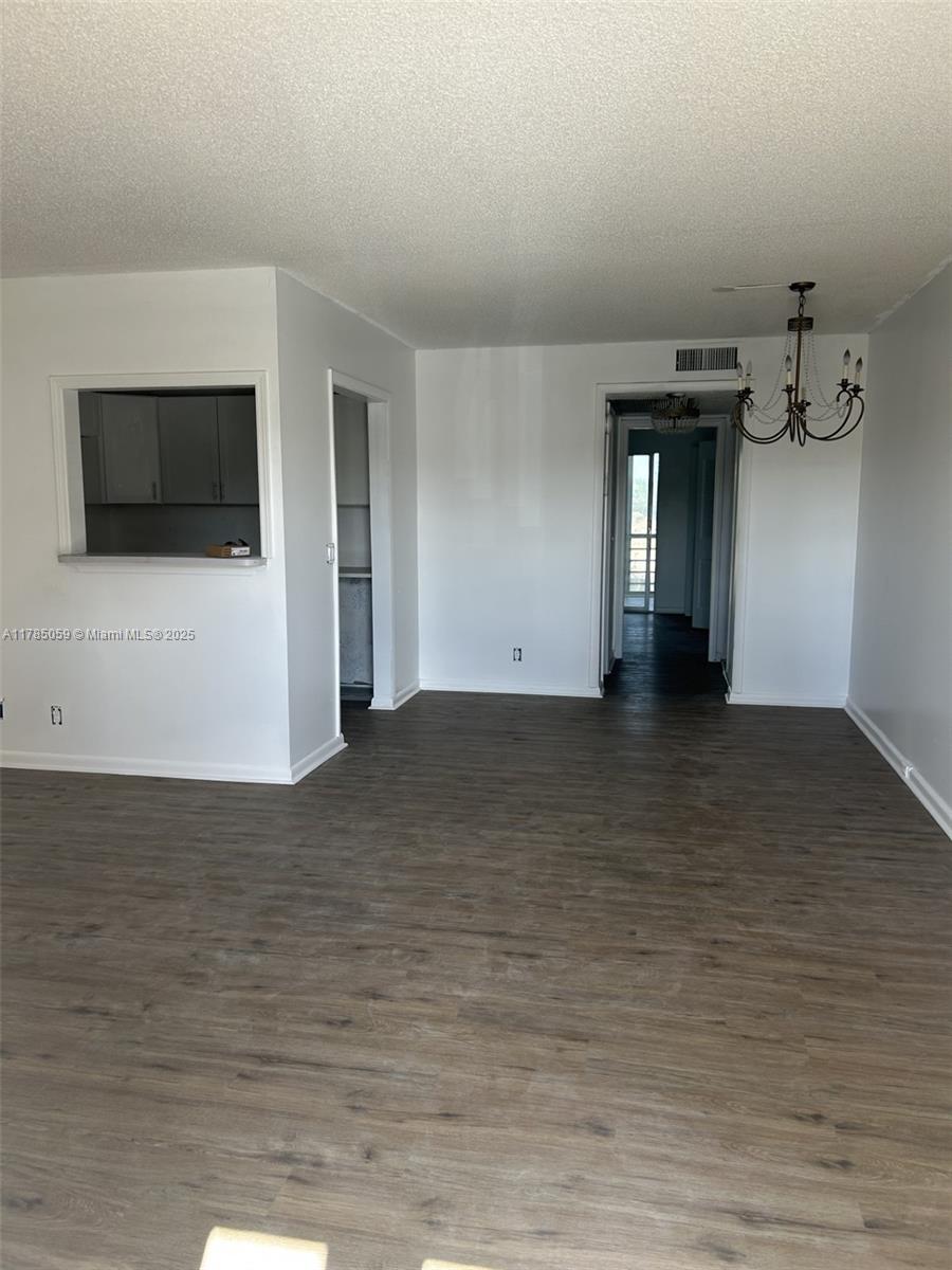 SOUTHAMPTON CONDO - Residential