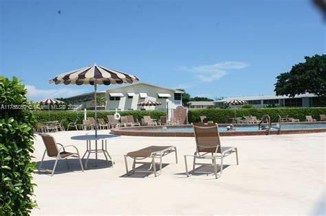 SOUTHAMPTON CONDO - Residential