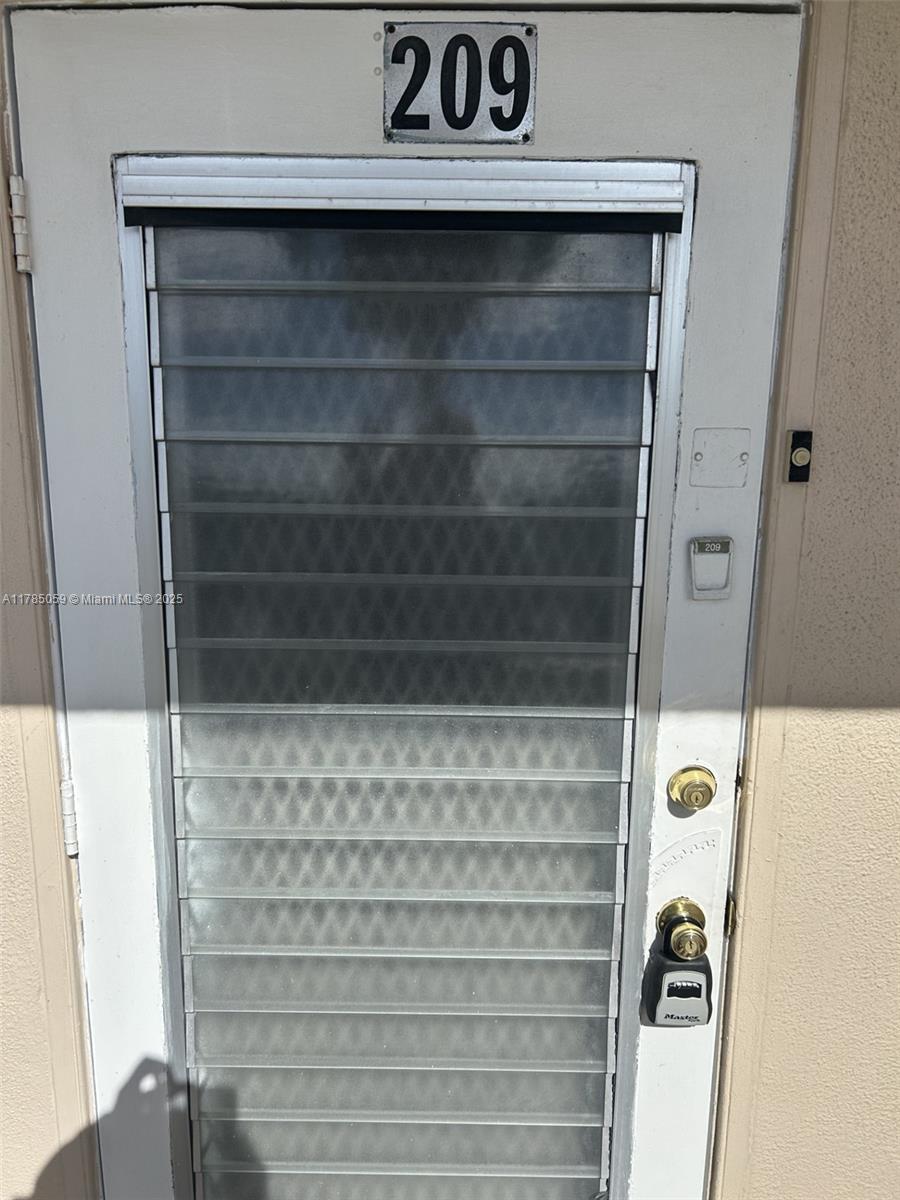 SOUTHAMPTON CONDO - Residential