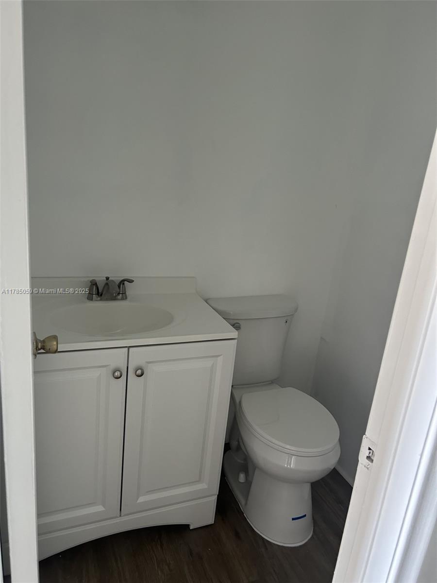 SOUTHAMPTON CONDO - Residential