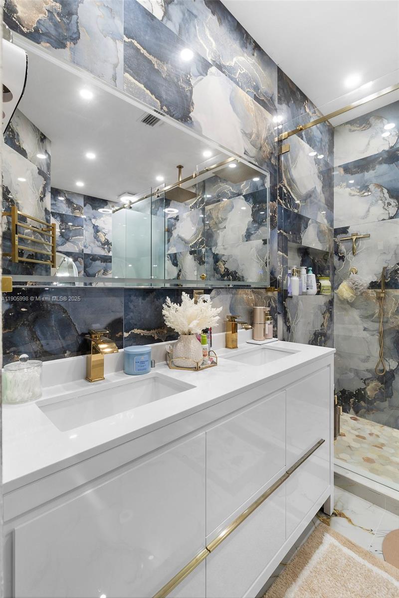 HEMINGWAY POINT - Residential