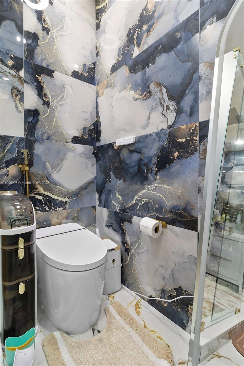 HEMINGWAY POINT - Residential