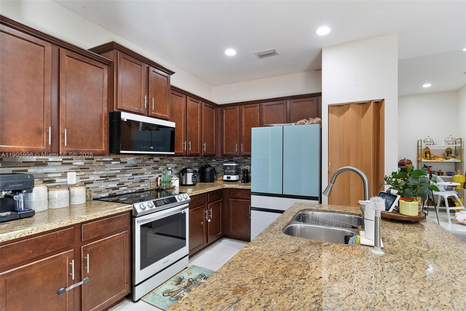 HEMINGWAY POINT - Residential