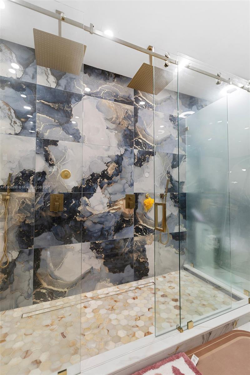 HEMINGWAY POINT - Residential