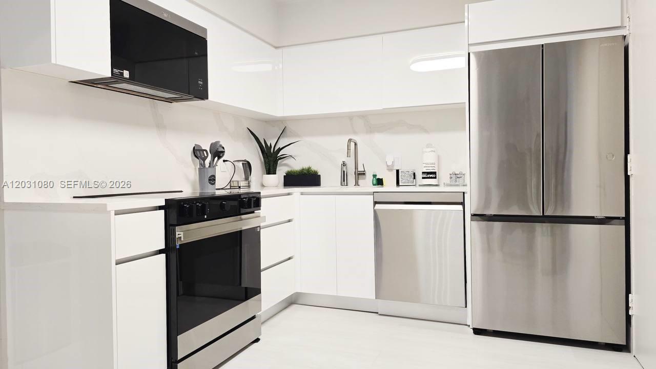 5151 Collins Ave 726
