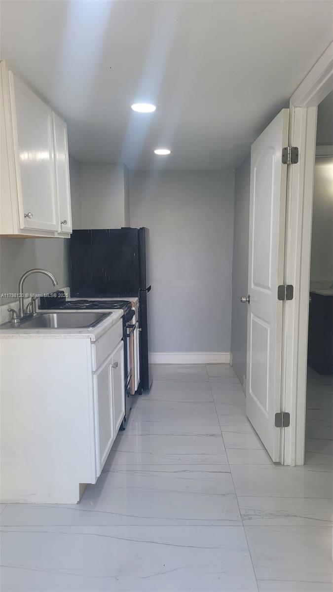 Rental Property at 6241 Sw 17th St, North Lauderdale, Miami-Dade County, Florida - Bedrooms: 1 
Bathrooms: 1  - $1,500 MO.