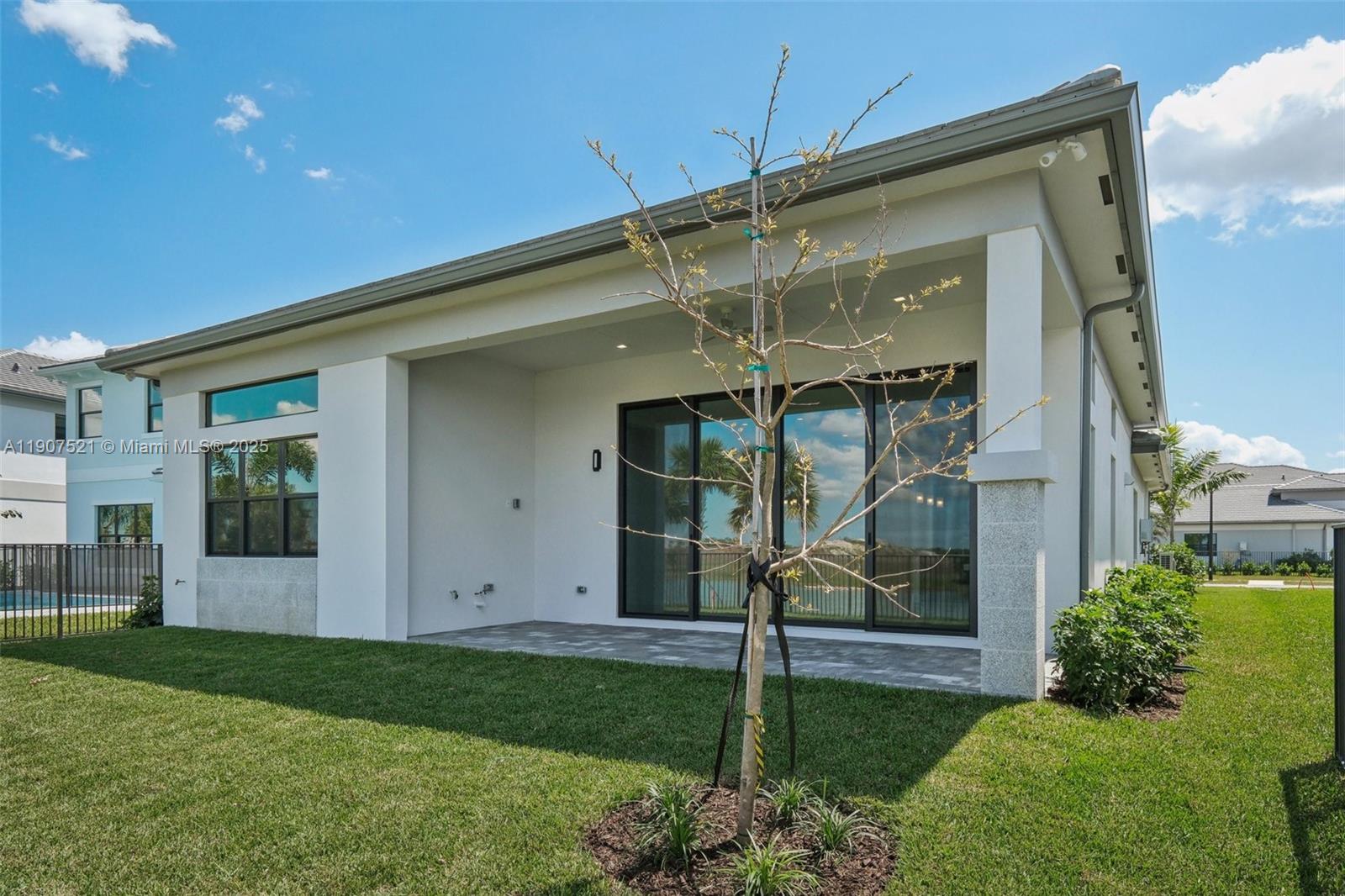 AVENIR POD - Residential Lease