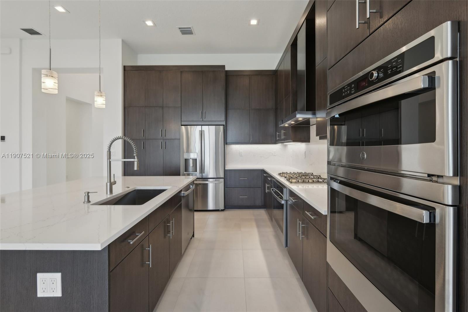 AVENIR POD - Residential Lease