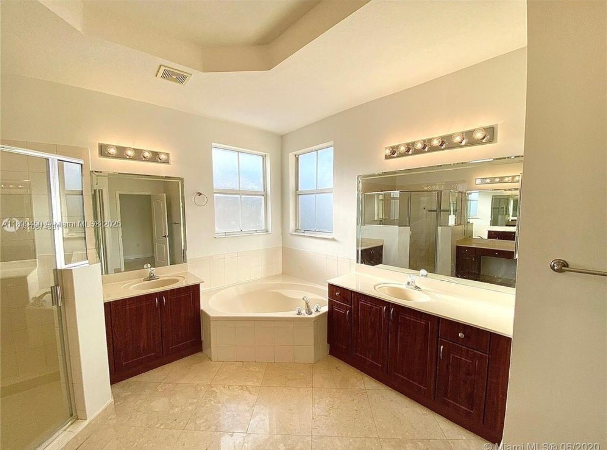 ISLANDS AT DORAL NORTHWES - Residential Lease