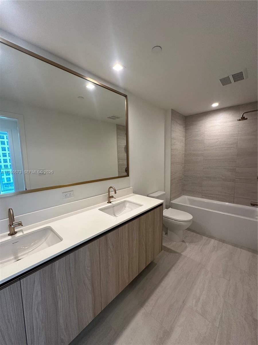 VICEROY BRICKELL - Residential Lease