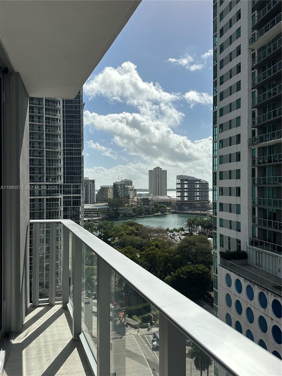 VICEROY BRICKELL - Residential Lease