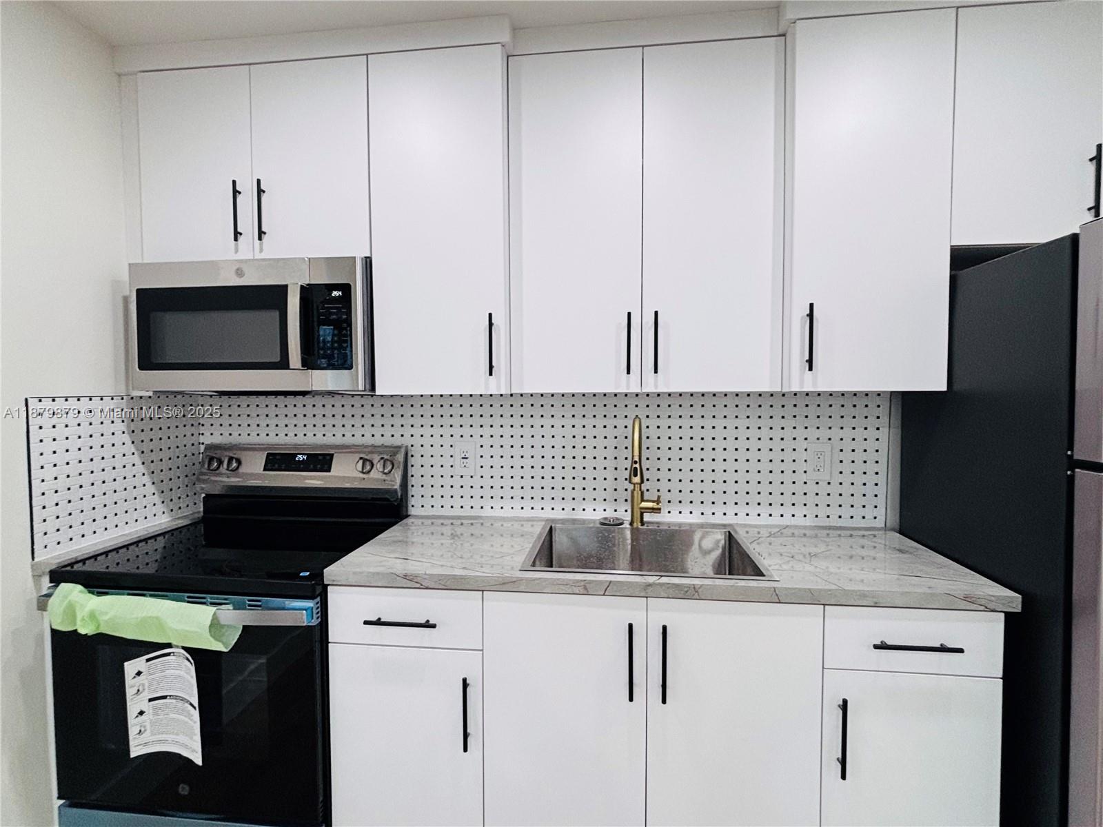 1/1 Bed apartment in Pompano Beach, totally renovated: new kitchen cabinets, new bathrooms, new flooring, new windows all new electrical lightning, come and see this amazing cozy apartment. Water, garbage and sewer included. Washer and Dryer in the building. Section 8 welcome. There are 4 units all 1/1 in the complex, identical.