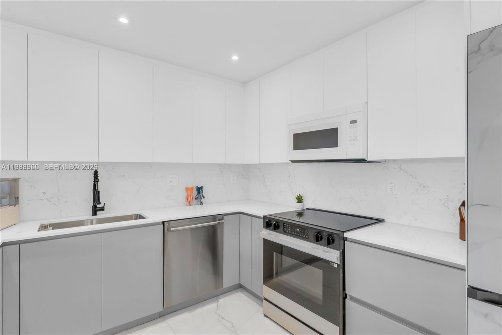 VILLA DORADA CONDO NO 2 - Residential