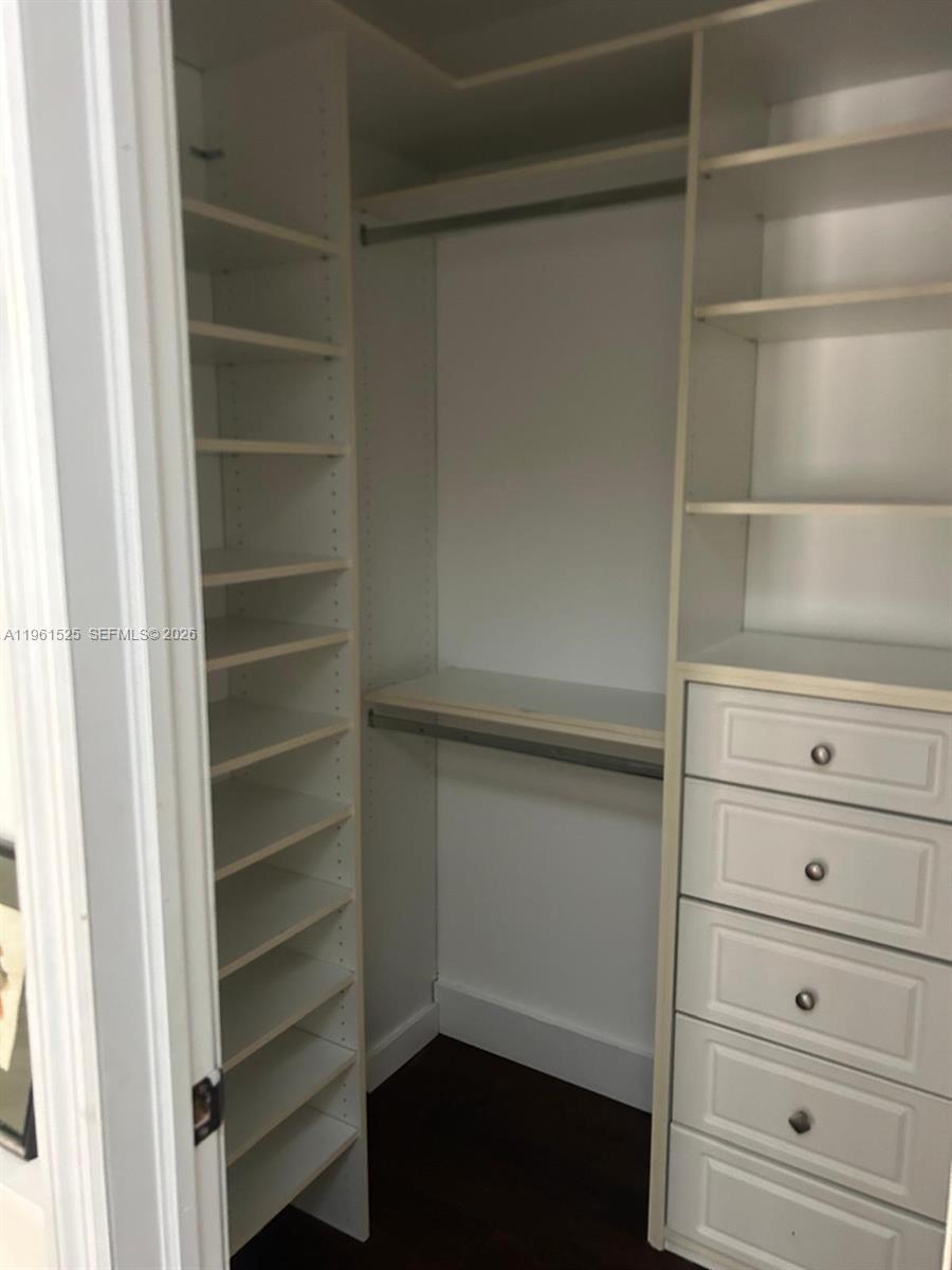 ROYAL GLEN - Residential