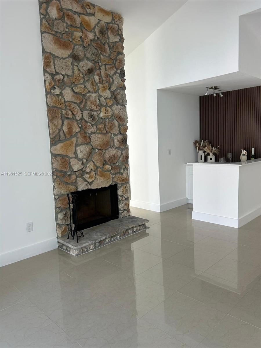 ROYAL GLEN - Residential