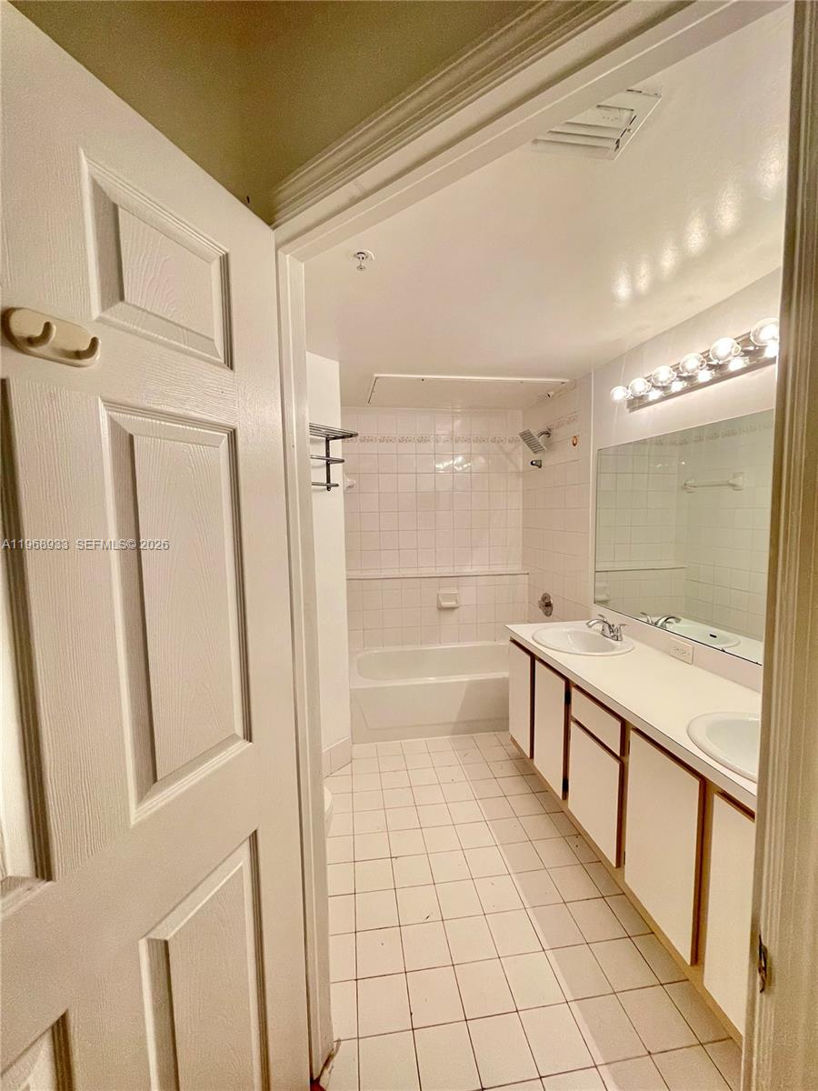 VILLAS DE TUSCANY CONDO - Residential