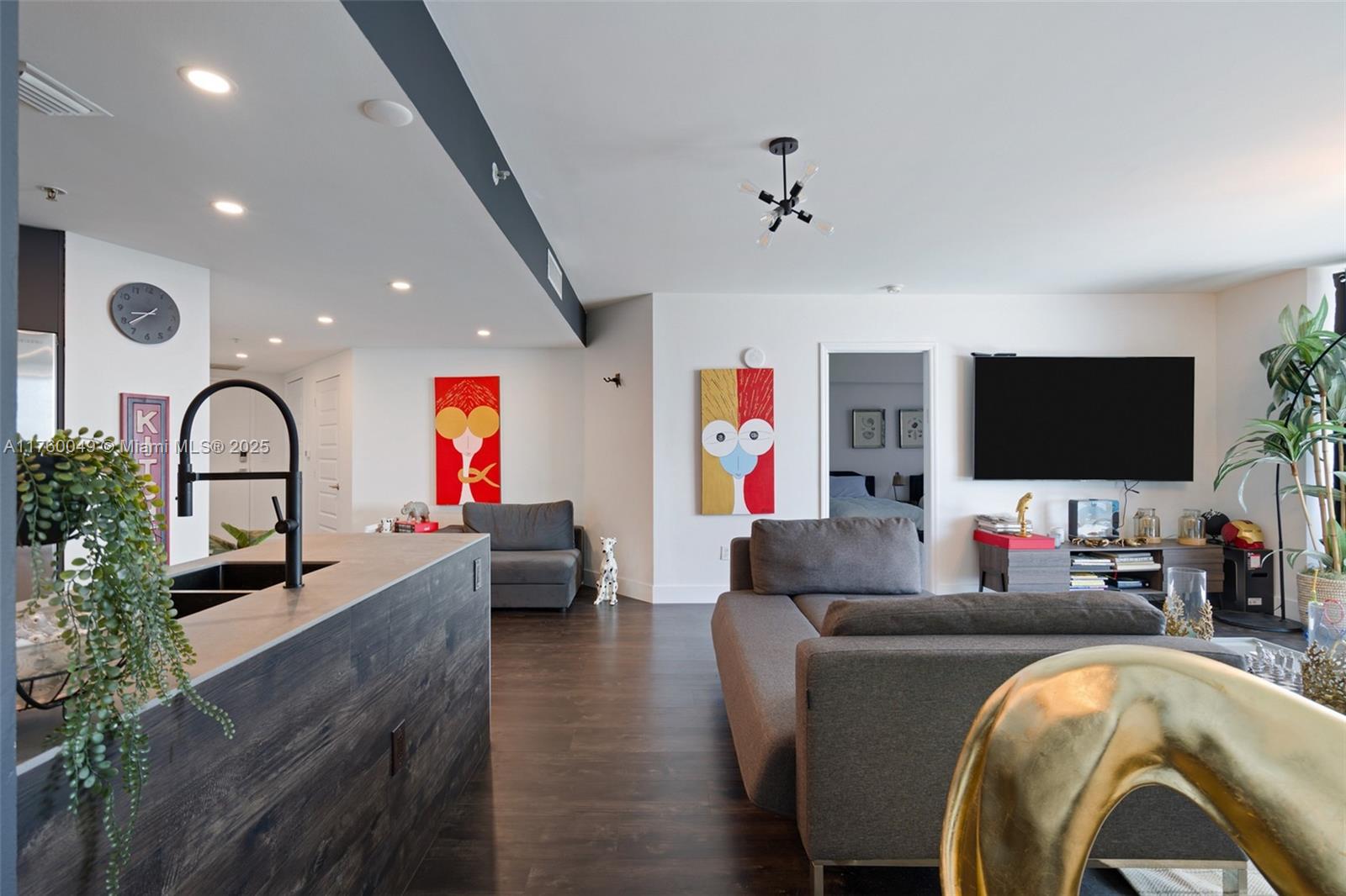 THE BRIDGEWATER CONDO - Residential