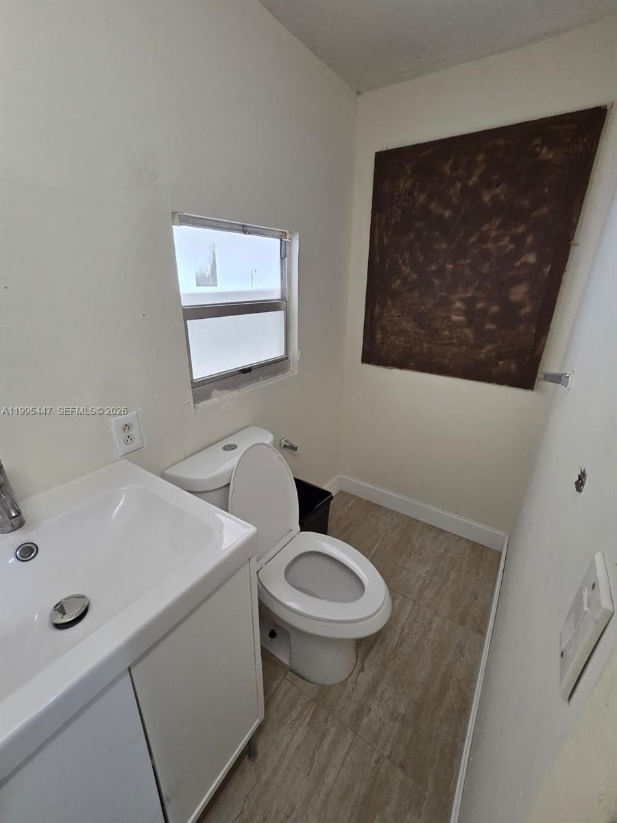 UNIVERSITY LAKES - Residential Lease