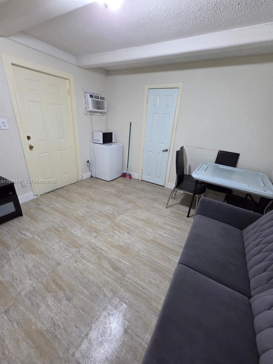 UNIVERSITY LAKES - Residential Lease