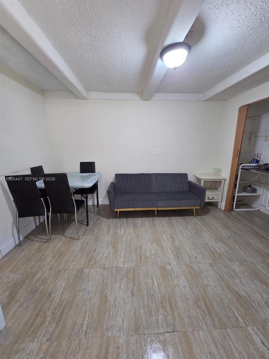 UNIVERSITY LAKES - Residential Lease