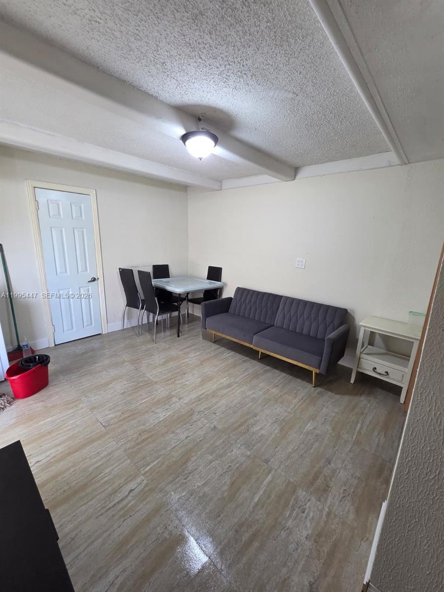 UNIVERSITY LAKES - Residential Lease