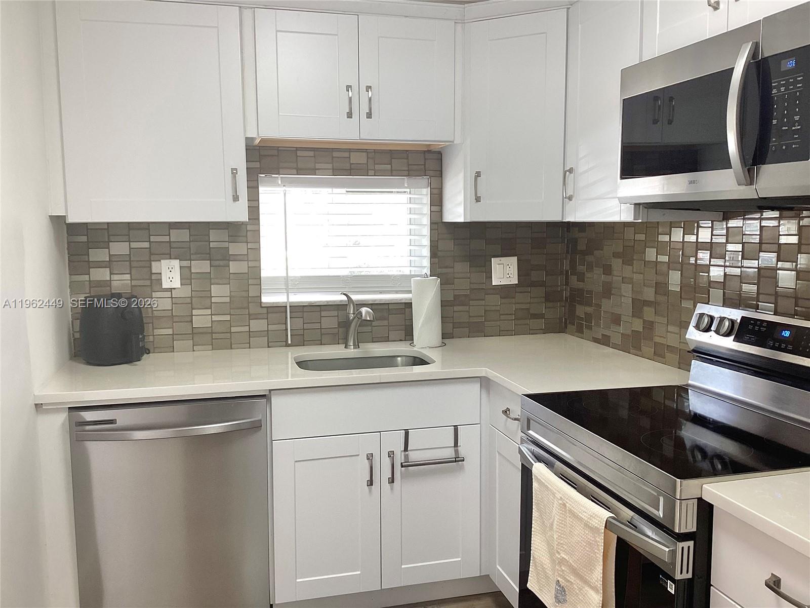 HOLLYBROOK GOLF AND TENNIS - Residential