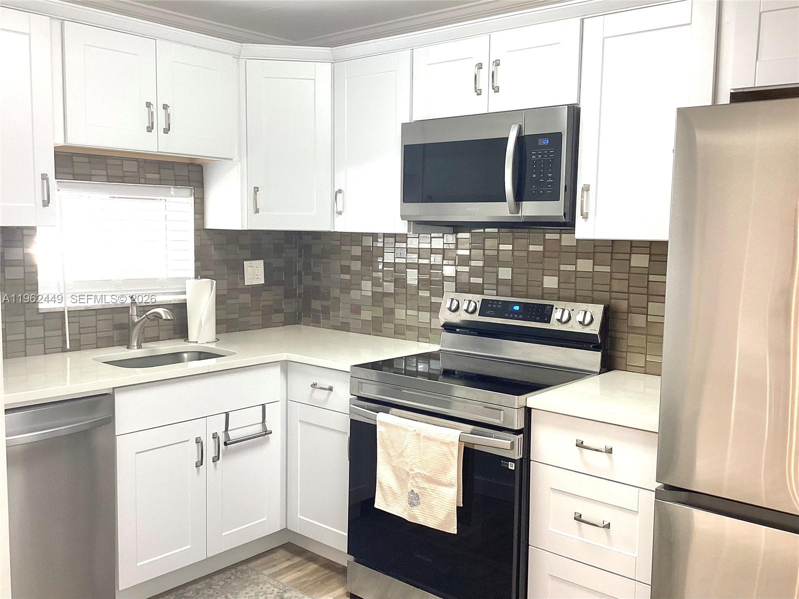 HOLLYBROOK GOLF AND TENNIS - Residential