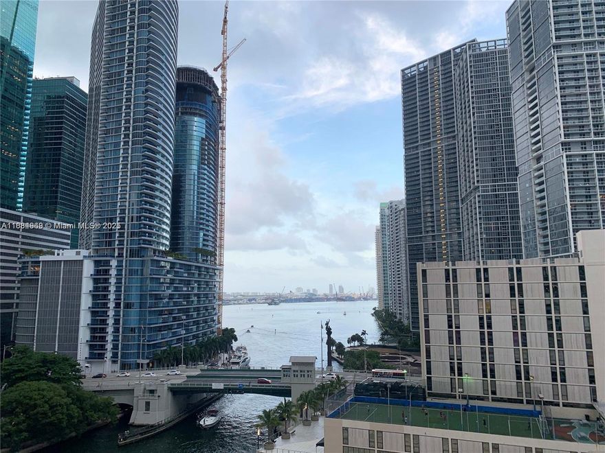Beautiful 2/2 Apartment, in the heart of Brickell, one assigned parking space and amazing amenities. Amenities include; 2 pools, jacuzzi, fitness center, his and her spa, 24 hour concierge and valet parking. Only a few steps to Brickell City Center, walking distance from many Brickell restaurants, shops, financial centers, steps from metro mover.