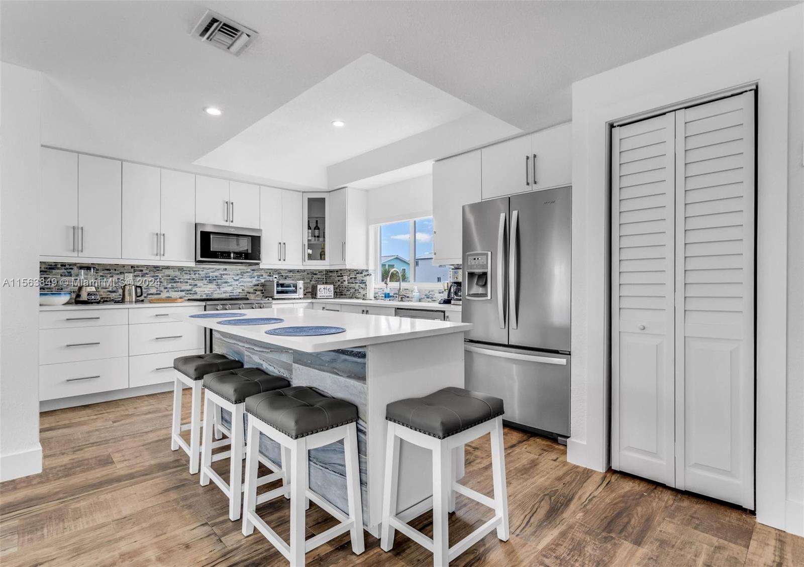KEY LARGO OCEAN RESORT CO - Residential Lease