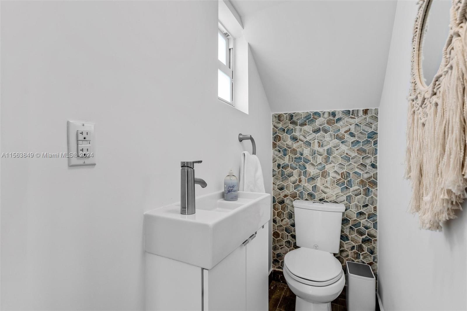 KEY LARGO OCEAN RESORT CO - Residential Lease